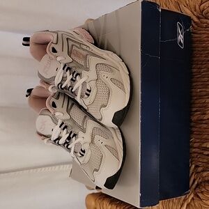 Reebok Women's Size 7.5 White/Silver/Pink Winding Road Running Athletic Shoe